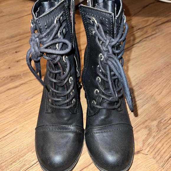 Heeled boots - lightly worn - Picture 2 of 3